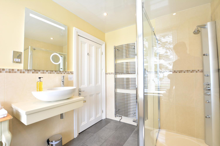 Bathroom 3, Fairfield House and Gardens, Cumbria