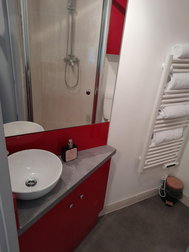 Bathroom 3, La Caravelle 3, Puy-de-Dôme