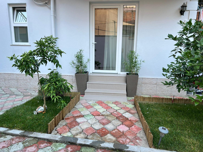 Exterior & Views 1, Florent's Superb Studio, free parking & garden!!, Tiranës
