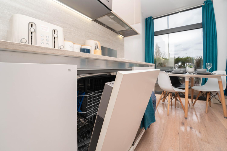 Others 3, One bed flat with additional double mattress suitable for 4, London