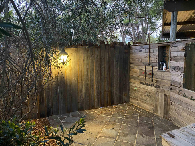 Others 5, Gypsy Van Tiny House with Unique Outdoor Bathroom, WIFI & Firepit, Murray