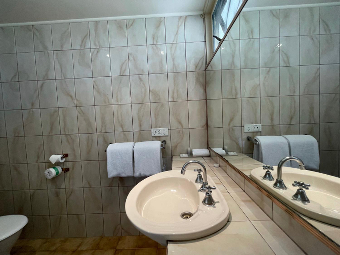 Bathroom 4, Haven Marina, Adelaide