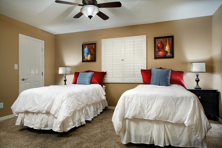 Bedroom 3, Private Playground: Golf Pool Table and Hot Tub!, Maricopa