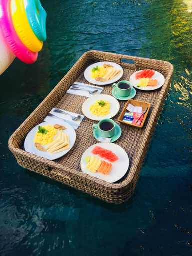 Food & Drinks 7