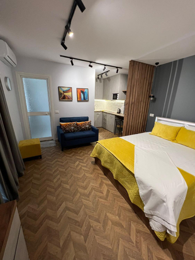 Bedroom 2, Florent's Superb Studio, free parking & garden!!, Tiranës