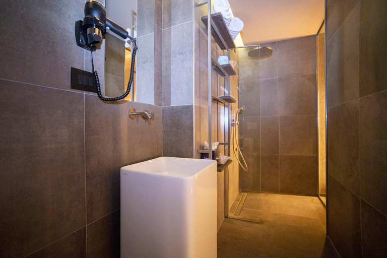 Bathroom 4