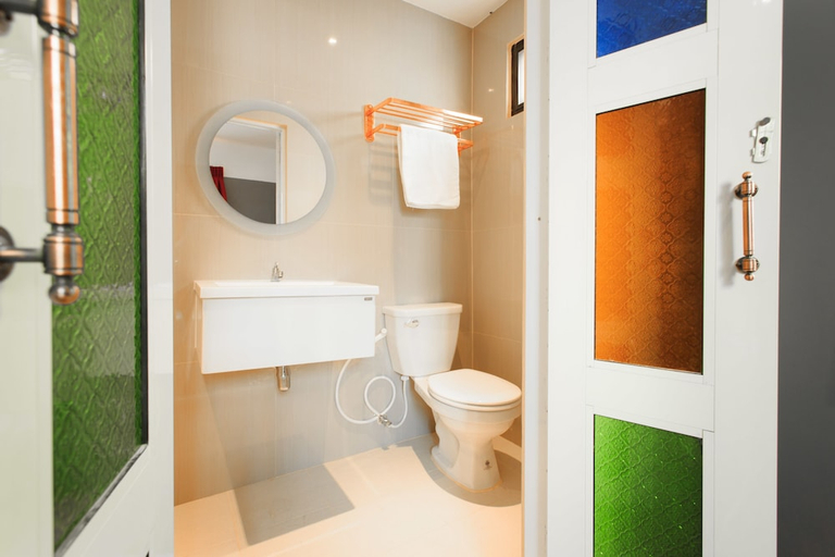 Bathroom 3, Cloud Nine Lodge, Ratchathewi