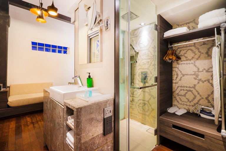 Bathroom 19