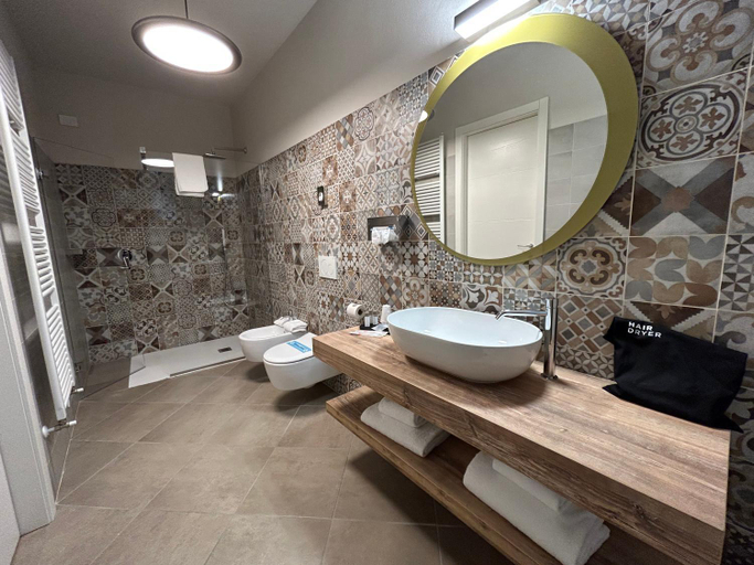 Bathroom 5, Bonacolsi Collection , Mantegna Hotels, Mantua