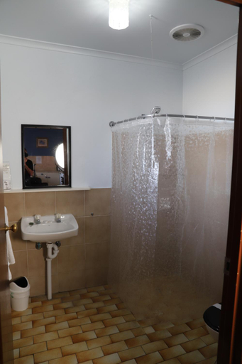 Bathroom 3, Limestone Coast Tourist Park, Grant