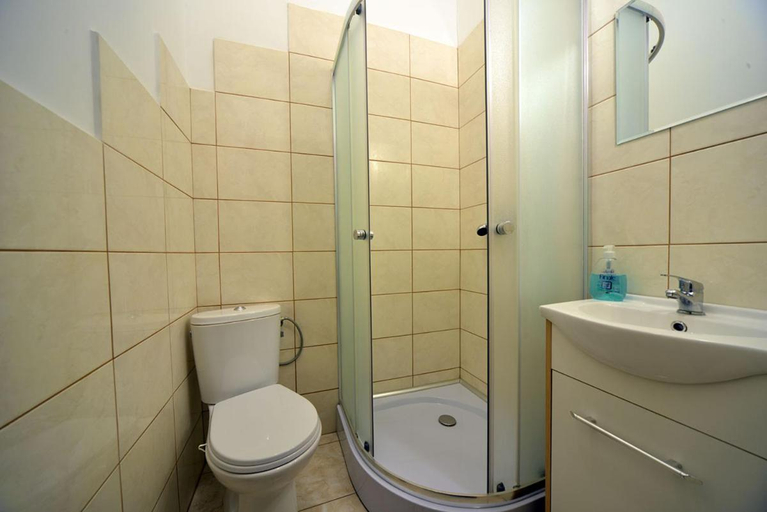 Bathroom 9