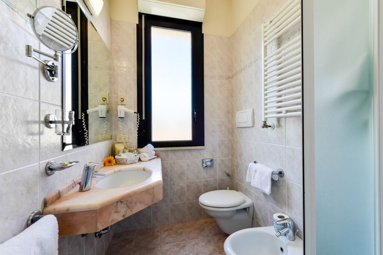 Bathroom 4, Hotel Athena, Ravenna