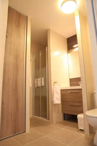 Bathroom 4, Hôtel Occitan, Bouches-du-Rhône