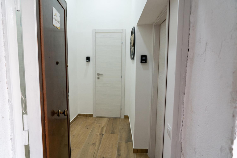 Others 5, A Casa di Edel, Napoli