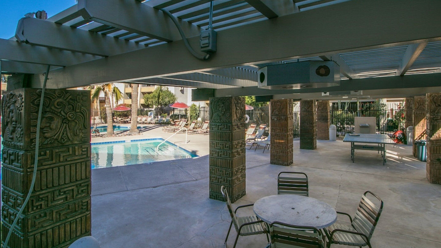 Food & Drinks, Modern and Sophisticated Old Town Scottsdale Gem!, Maricopa