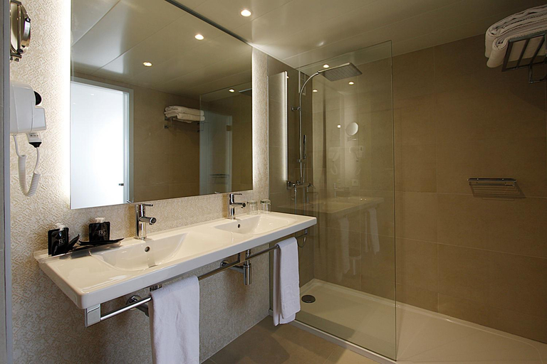Bathroom 5, BG Rei del Mediterrani, Baleares