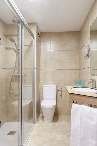 Bathroom 3, Hotel Helios, Girona