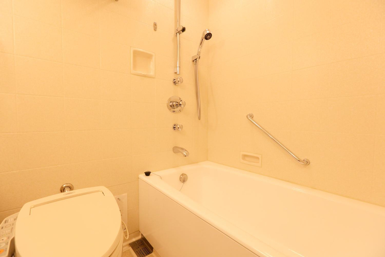 Bathroom 11