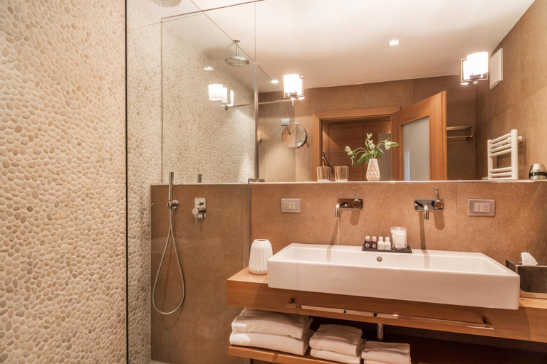 Bathroom 5, Napura Art E Design Hotel, Bolzano