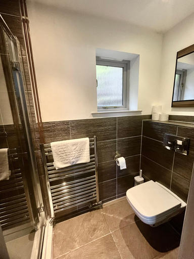 Bathroom, Maple, Country Chalet in Pegsdon, Central Bedfordshire