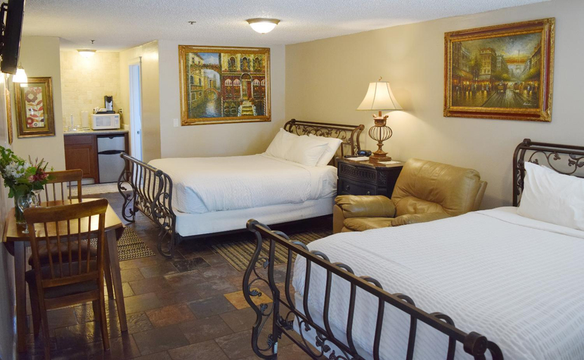 Bedroom 2, Silverton Inn & Suites, Marion