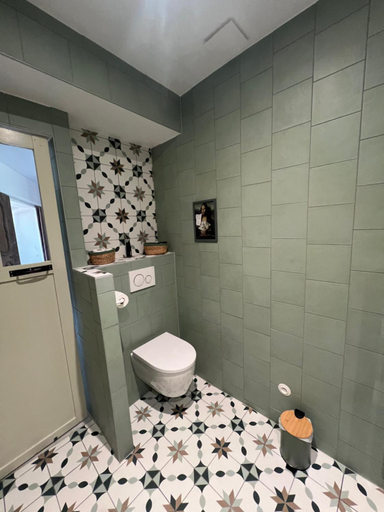Bathroom 3, La Forge de Malpas, Doubs