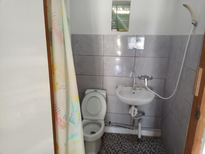 Bathroom 5, Bluepango Guest House, Pango