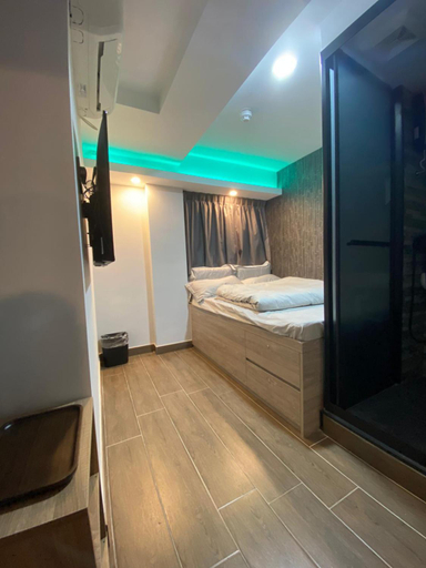 Bedroom 12