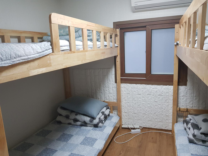 Bedroom 4, Friend of Loft, Tongyeong