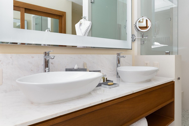 Bathroom 4, Villa La Valencia Beach Resort & Spa, La Paz