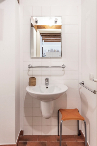 Bathroom 2, Salomone Ortigia Apts by Wonderful Italy, Syracuse