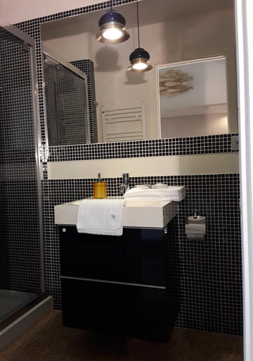 Bathroom 2, B&B Romeo, Rimini