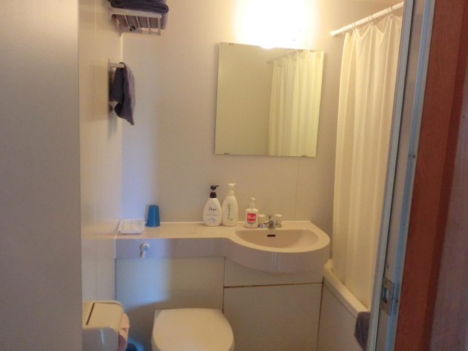 Bathroom 4, South Bird Inn, Minamibōsō