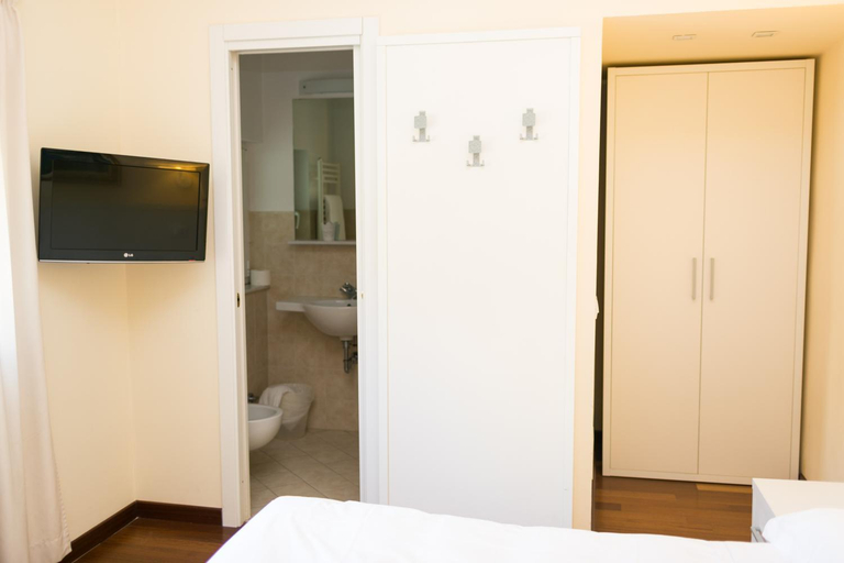 Bedroom 13