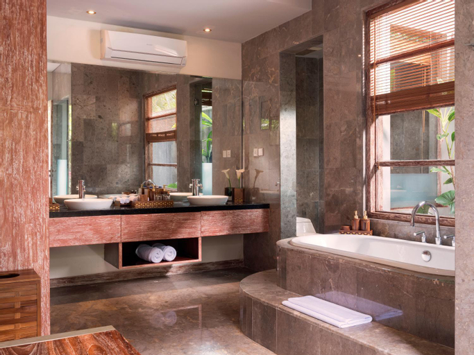 Bathroom 14