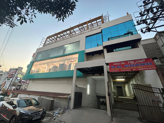 Exterior & Views