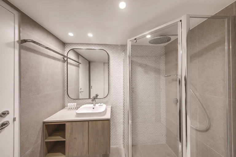 Bathroom 14