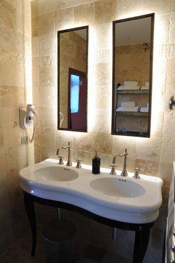 Bathroom 29