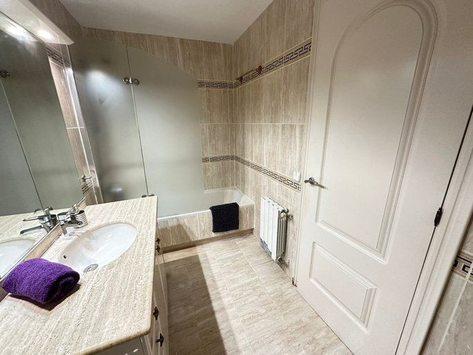 Bathroom 2, Rooms Calabria, Barcelona