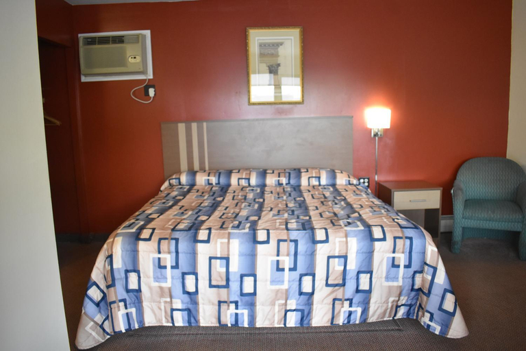 Bedroom 2, South Hills Motel, Allegheny
