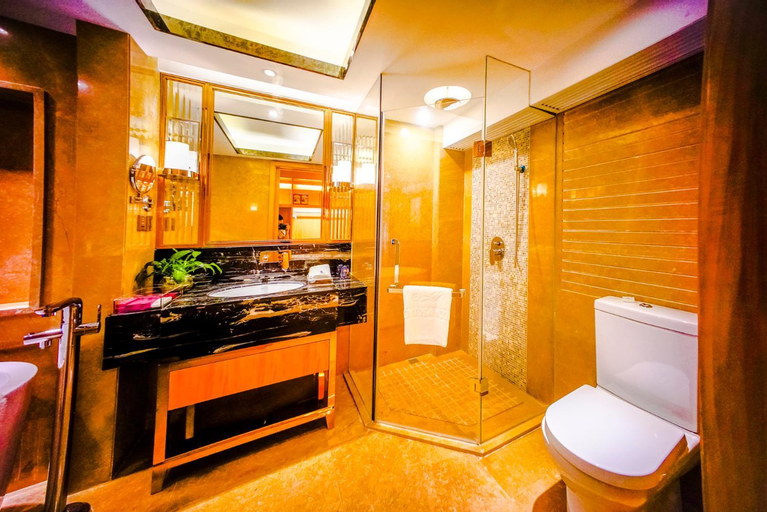 Bathroom 10