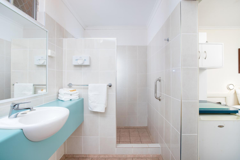Bathroom 5, Applegum Inn, Toowoomba - North-East