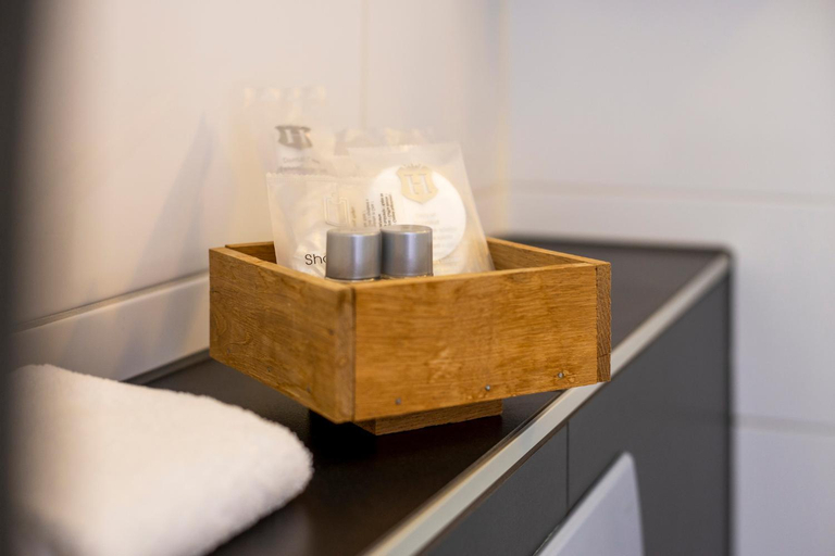Bathroom 2, Hunzego Hotel, Eemsmond