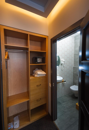 Others 5, Beehive Hotel, Odes'ka