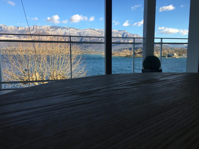 Others 5, Vue Imprenable Sur Le Lac Du Bourget, Savoie