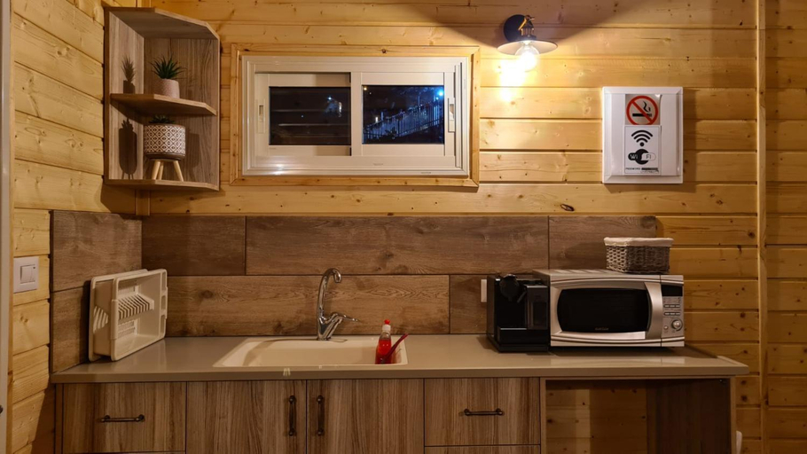 Others 4, Vida Bhermon 1, one wood Cabin