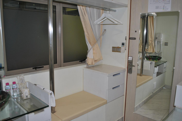 Bathroom 11