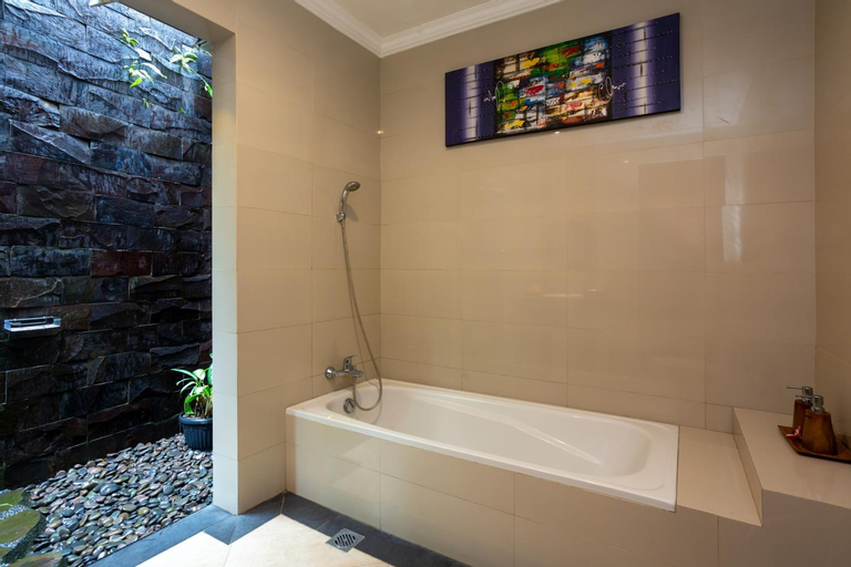 Bathroom 13