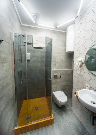 Bathroom 3, Beehive Hotel, Odes'ka