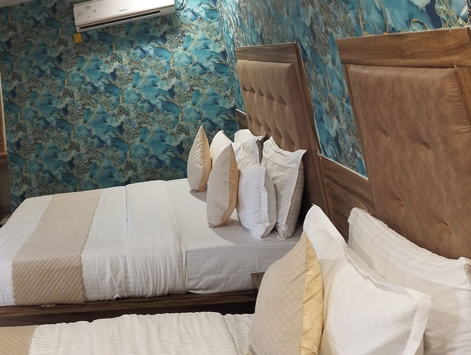 Bedroom 3, Hotel Silver Inn, Gandhinagar